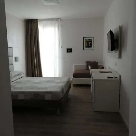 מלון Columbia & Ninfea 3*